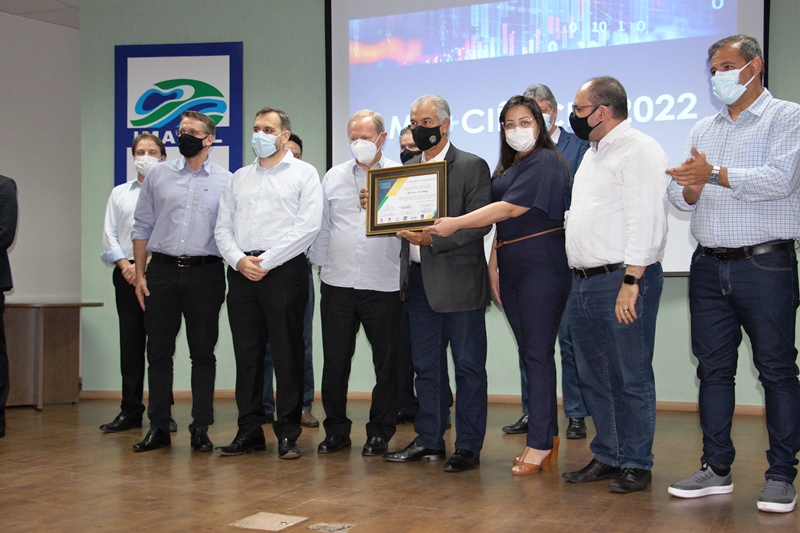 Entrega de certificado foi feita nesta segunda-feira, 6 - Foto: Ascom/IFMS