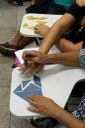 Jogos são produzidor com materiais baratos, como EVA e papel cartão