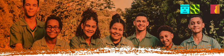 Estudantes sorrindo