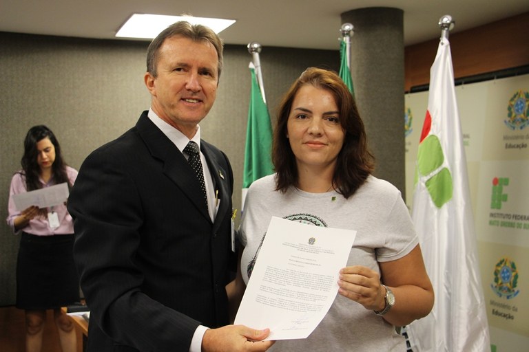Paula Renata Cameschi de Souza - Assistente em Administração - Campus Naviraí Paula Renata Cameschi de Souza - Assistente em Administração - Campus Naviraí