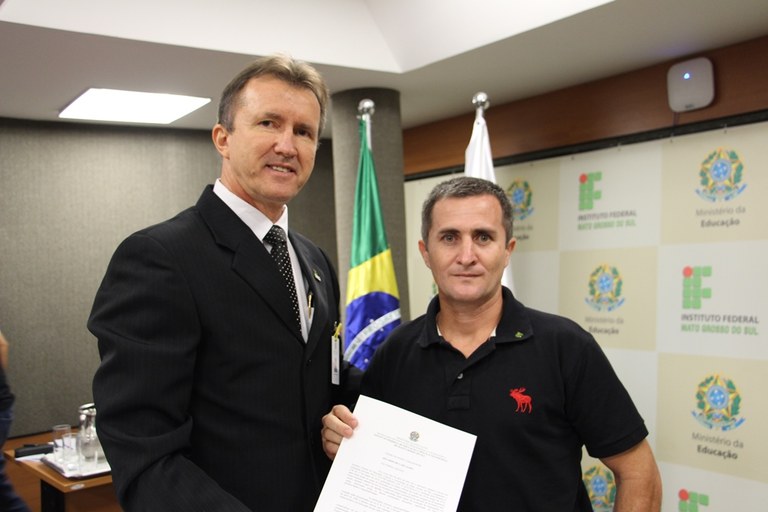 Ricardo de Carvalho - Assistente em Administração - Campus Naviraí Ricardo de Carvalho - Assistente em Administração - Campus Naviraí