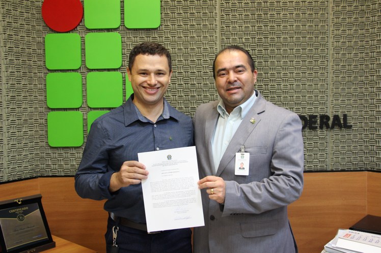 Posse de servidores no gabinete