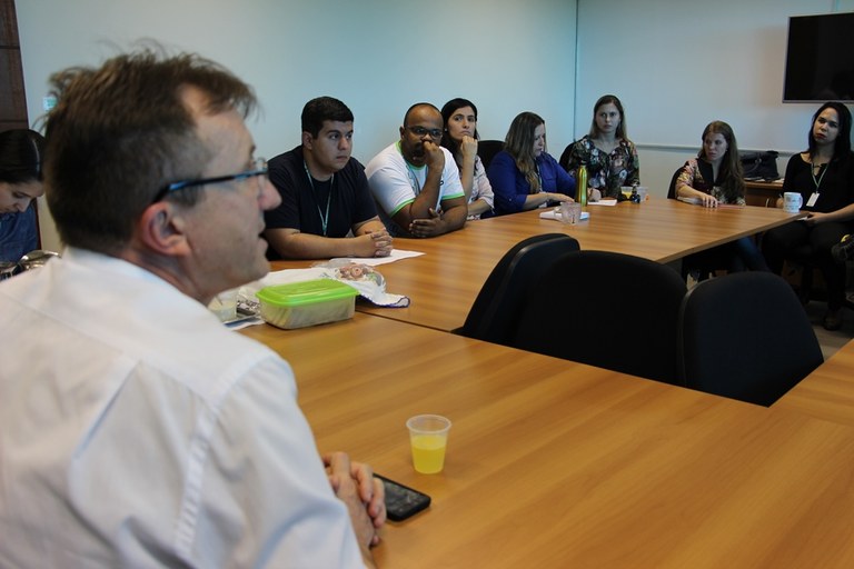Reitor Luiz Simão Staszczak reunido com gestores do Campus Aquidauana (agosto/2016) Reitor Luiz Simão Staszczak reunido com gestores do Campus Aquidauana (agosto/2016)