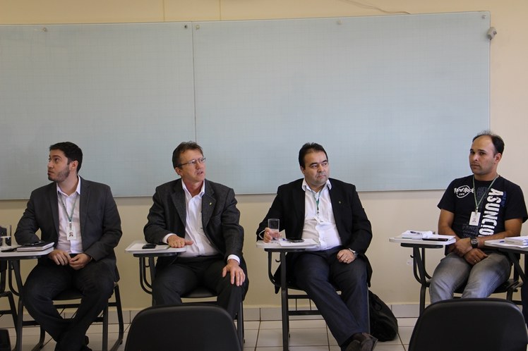Dirigentes do IFMS se reúnem com servidores do Campus Dourados (junho/2016)