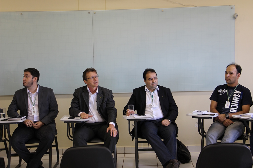 Dirigentes do IFMS se reúnem com servidores do Campus Dourados (junho/2016)