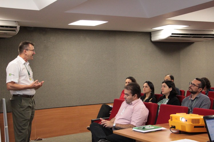 Reunião com diretores de Ensino dos campi 