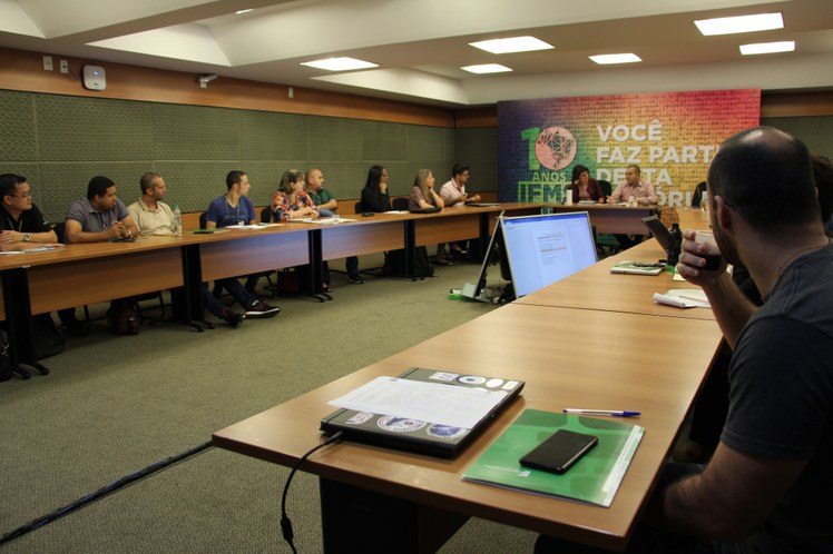 Reunião sobre reestruturação de cursos técnicos