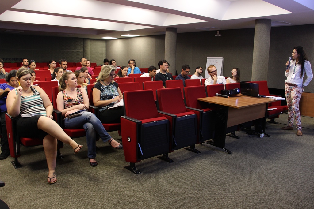 Servidores participam de palestra sobre avaliação