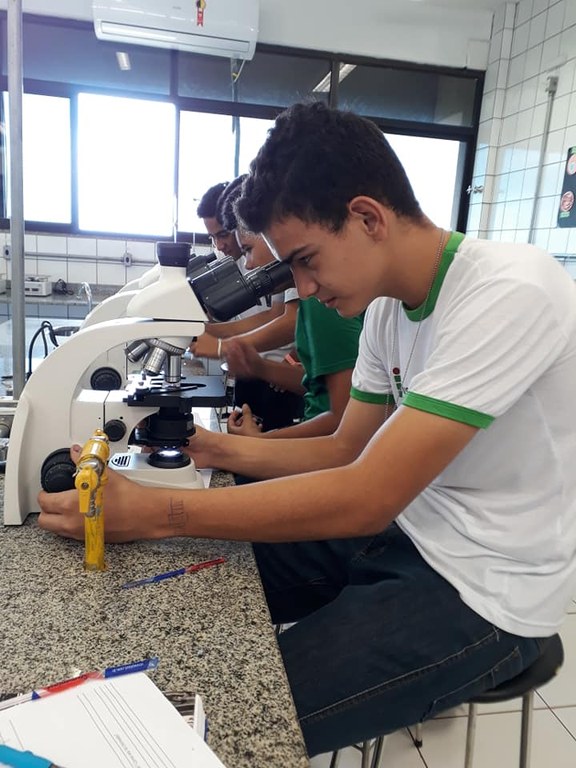 Equipamentos do laboratório de Química/Biologia e Física/Matemática