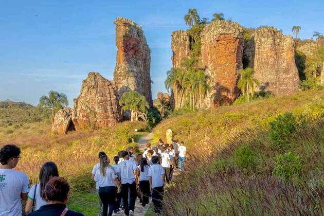 Visita Técnica as Empresas de TI Arlequim e NEX em Curitiba - Histórica-ArtísticaGeológica-Biológica ao Museu Parque Histórico de Carambeí, Parque Vila Velha, Jardim Botânico e Ilha do Mel