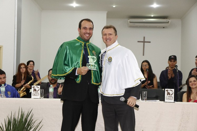 Entrega de toten comemorativo 10 anos IFMS 