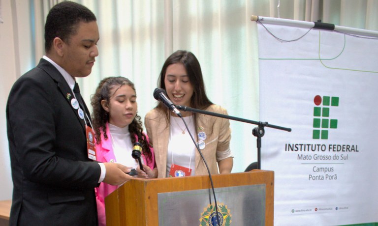 Atividades incluíram debates em comitês simulados, oratória e negociação diplomática. Participaram 50 jovens de Ponta Porã e região