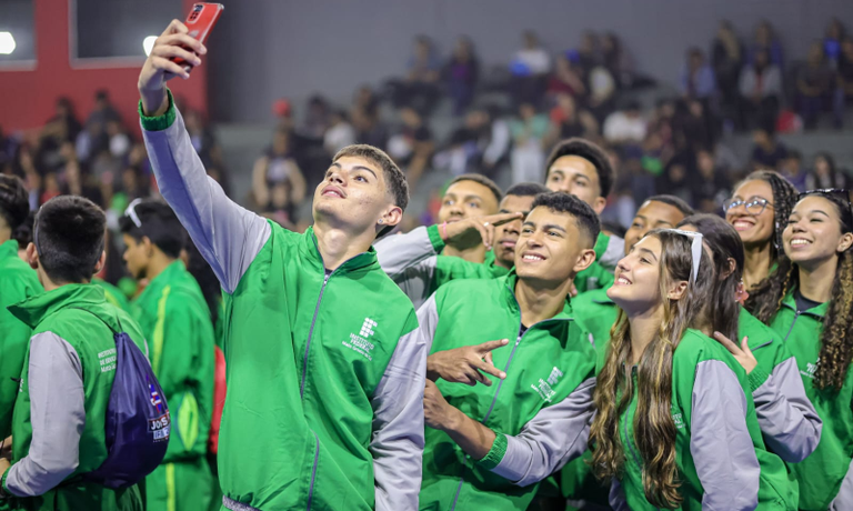 Mais de 300 atletas dos dez campi estão na cidade fronteiriça. Evento segue até sábado, 7, com provas no Brasil e Paraguai