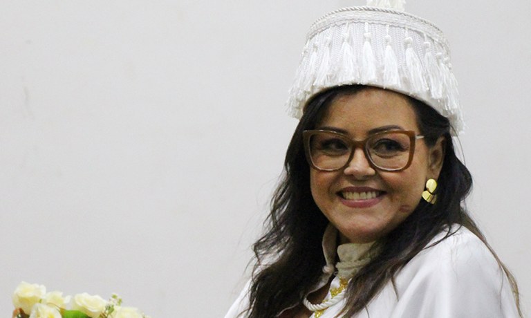 Reitora Elaine Cassiano