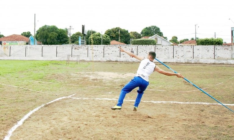 Mais de 300 estudantes competem em dez modalidades esportivas