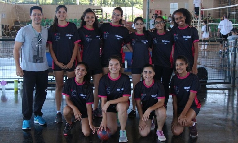 Mais de 300 estudantes competem em dez modalidades esportivas