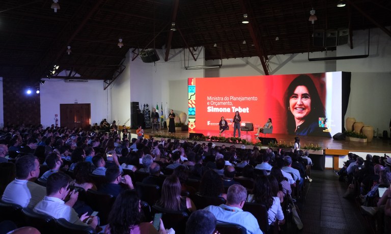 ministra3.jpg