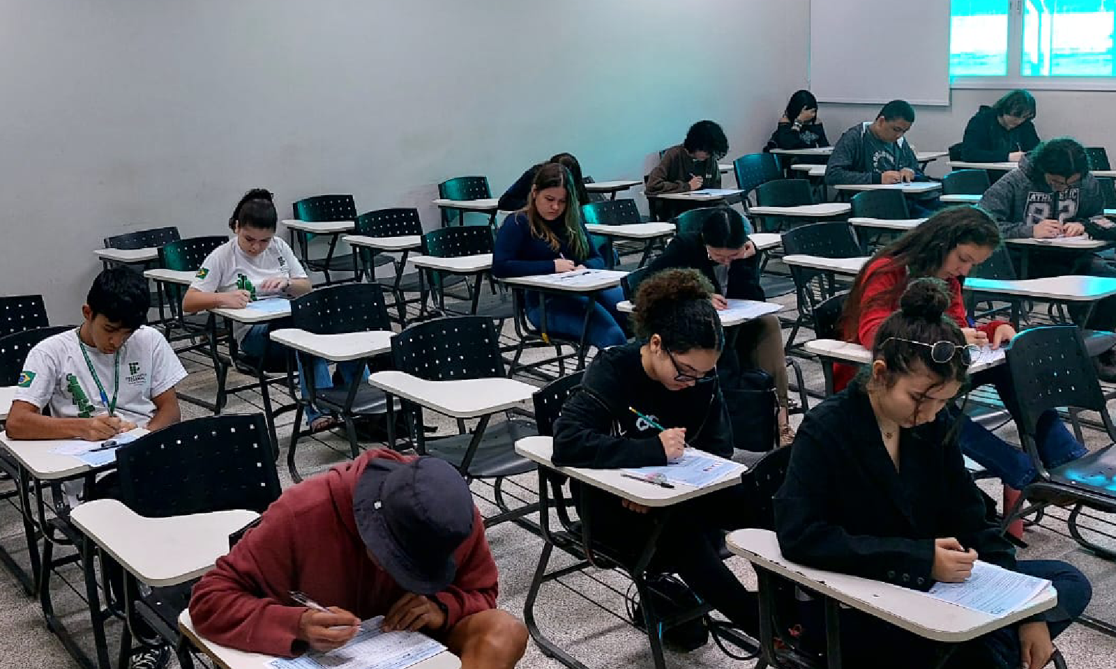 Estudantes fazem prova de Olimpíada.png