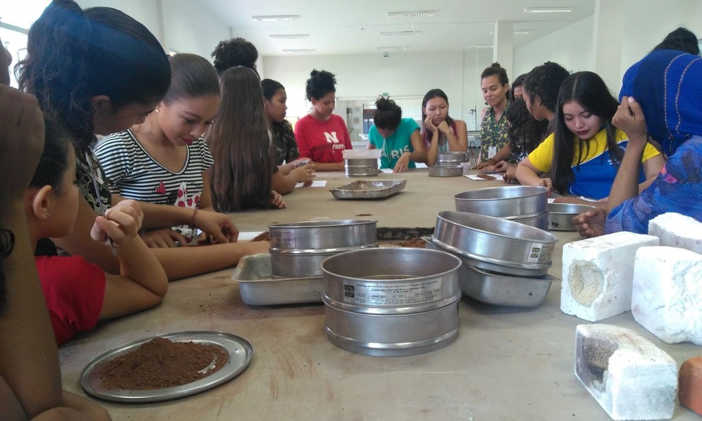 Projeto Meninas Pantaneiras na Ciência e Tecnologia.jpg