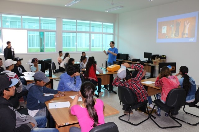 Estudantes receberam orientações para o desenvolvimentos dos projetos - Foto: Campus Ponta Porã Estudantes receberam orientações para o desenvolvimentos dos projetos - Foto: Campus Ponta Porã