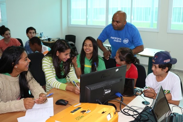 O professor Celso Costa também participa da realização do Maker Day no município - Foto: Campus Ponta Porã O professor Celso Costa também participa da realização do Maker Day no município - Foto: Campus Ponta Porã