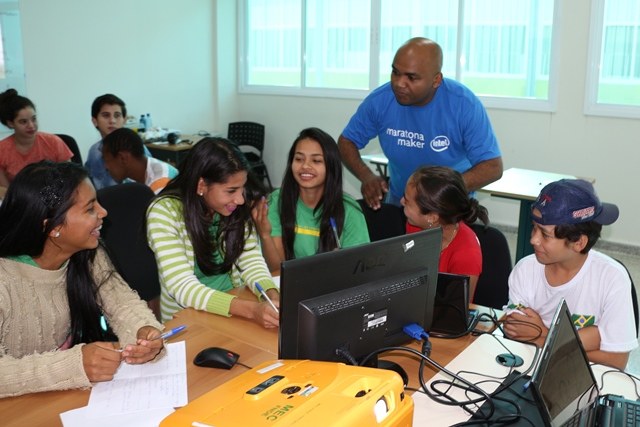 O professor Celso Costa também participa da realização do Maker Day no município - Foto: Campus Ponta Porã