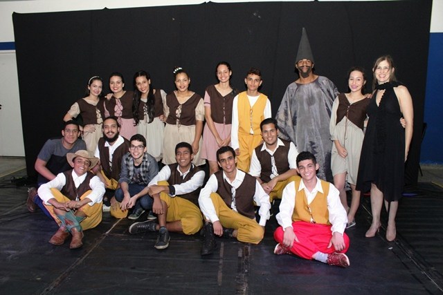 Grupo de teatro é formado por 15 atores, entre estudantes do IFMS e comunidade externa - Foto: Daniele Aguiar