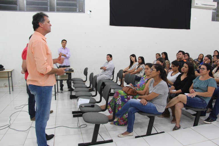 Curso de extensão “Matemática nos anos iniciais: uma exploração conjunta” Curso de extensão “Matemática nos anos iniciais: uma exploração conjunta”