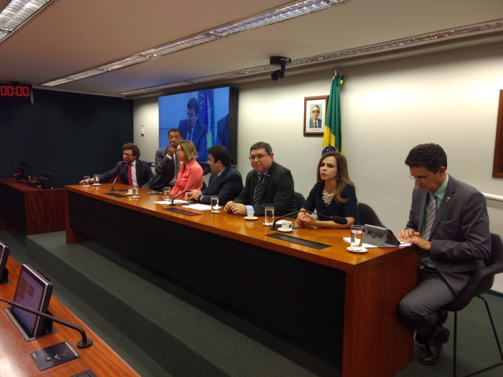 Parlamentares discutem situação orçamentária