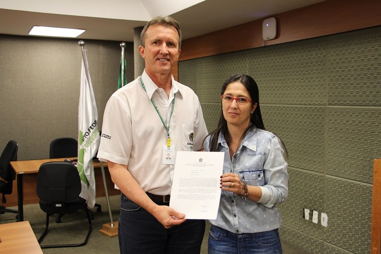 Karina Tarraf - Auxiliar em Administração