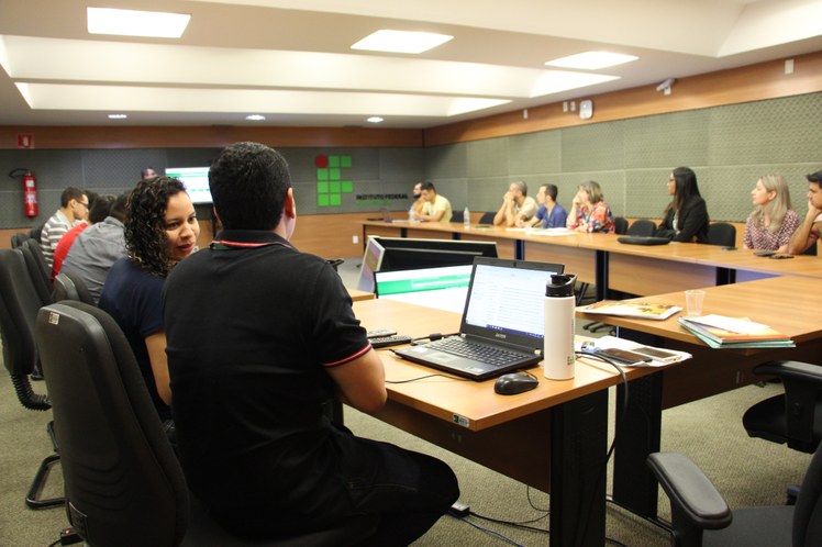 Reunião sobre reestruturação de cursos técnicos